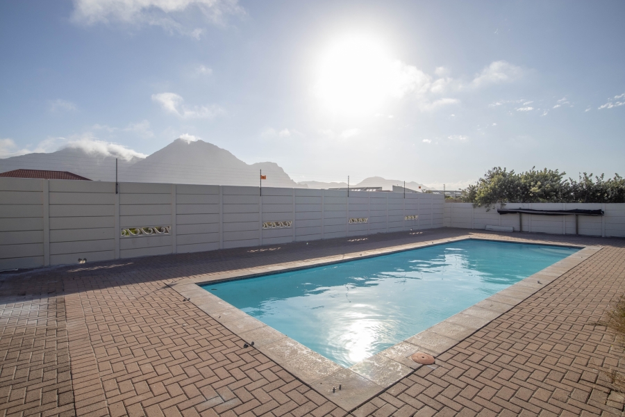 To Let 1 Bedroom Property for Rent in Muizenberg Western Cape